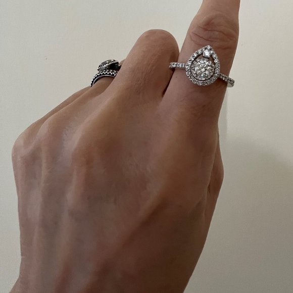 Brand new beautiful diamond 14K white gold ring - Picture 1 of 6